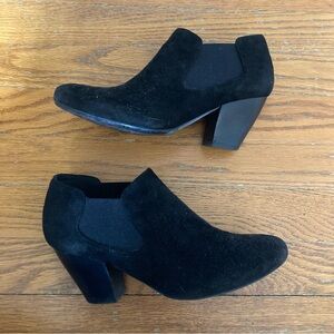4/$10 - Heeled Black Ankle Boots